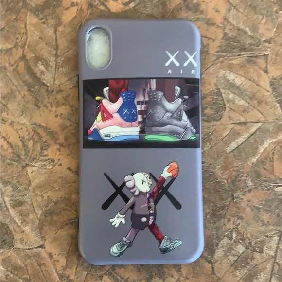 I phone XR KAWS case - Picture 2 of 5